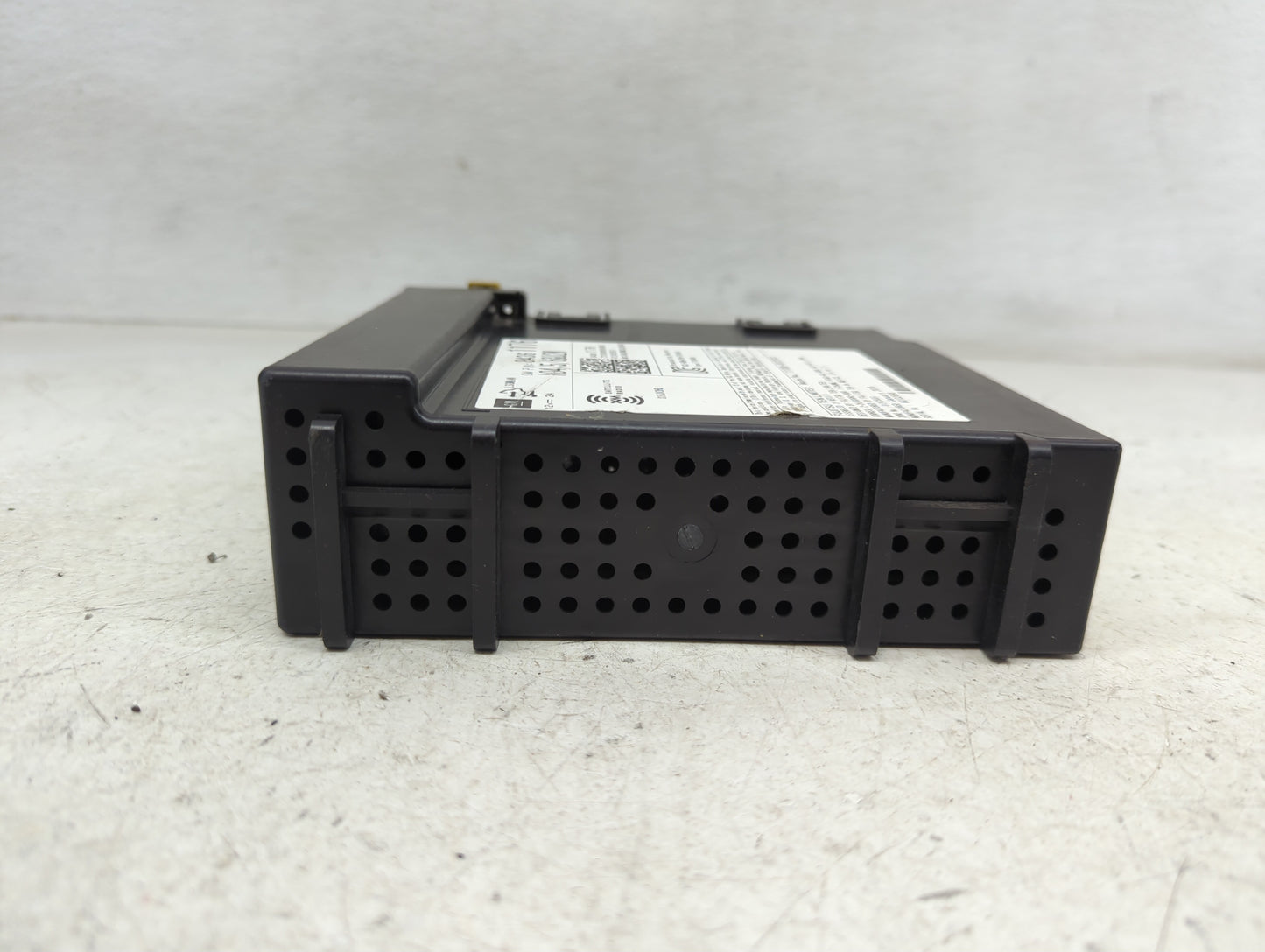 2018 Chevrolet Suburban 1500 Radio AM FM Cd Player Receiver Replacement P/N:84361176 Fits Fits 2016 2017 2019 2020 OEM Used 