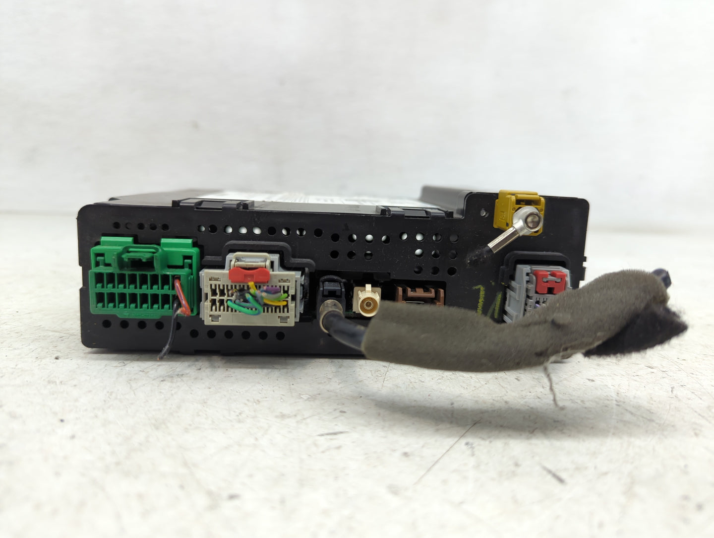 2018 Chevrolet Suburban 1500 Radio AM FM Cd Player Receiver Replacement P/N:84361176 Fits Fits 2016 2017 2019 2020 OEM Used 