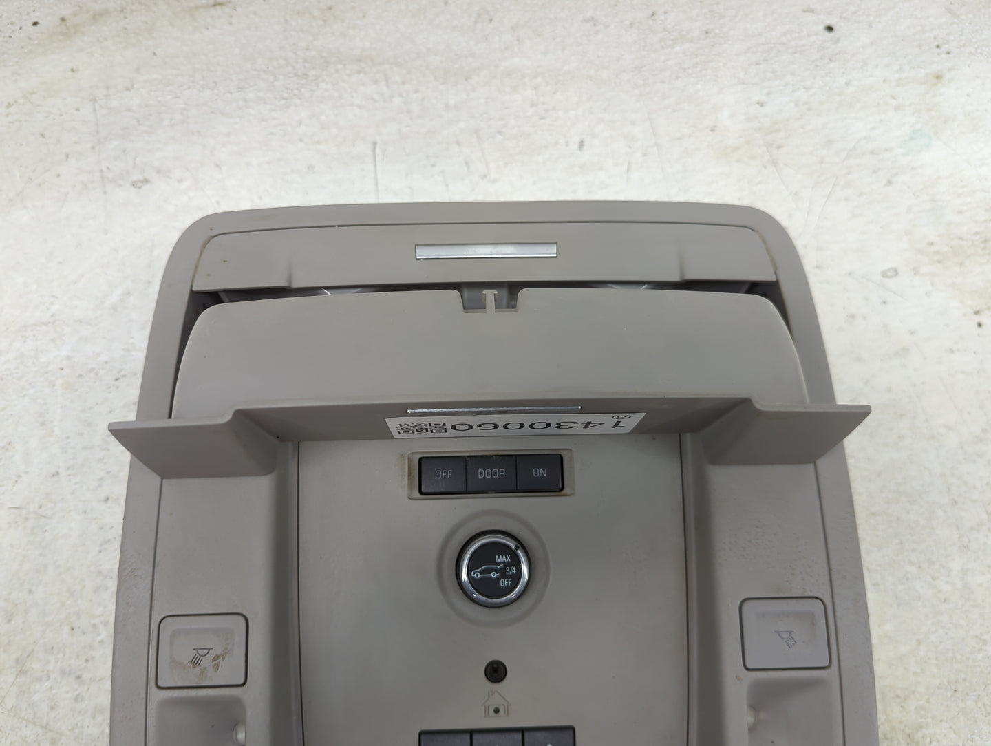 2018 Chevrolet Suburban 1500 Overhead Roof Console - Oemusedautoparts1.com