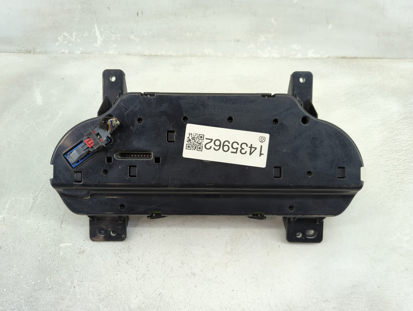 2018 Chevrolet Suburban 1500 Instrument Cluster Speedometer Gauges P/N:84298029 28530997 Fits Fits 2019 2020 OEM Used Auto P