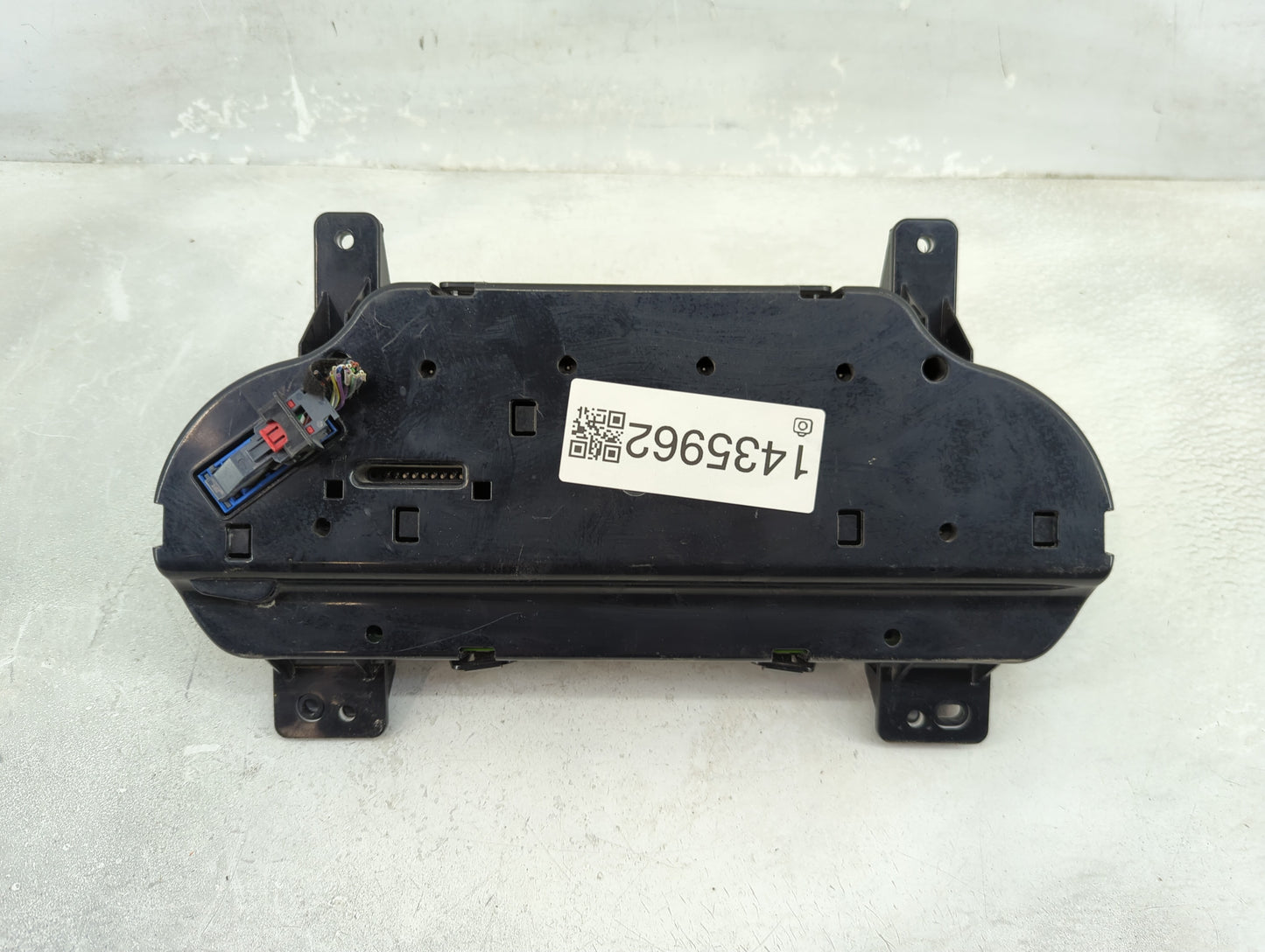 2018 Chevrolet Suburban 1500 Instrument Cluster Speedometer Gauges P/N:84298029 28530997 Fits Fits 2019 2020 OEM Used Auto P