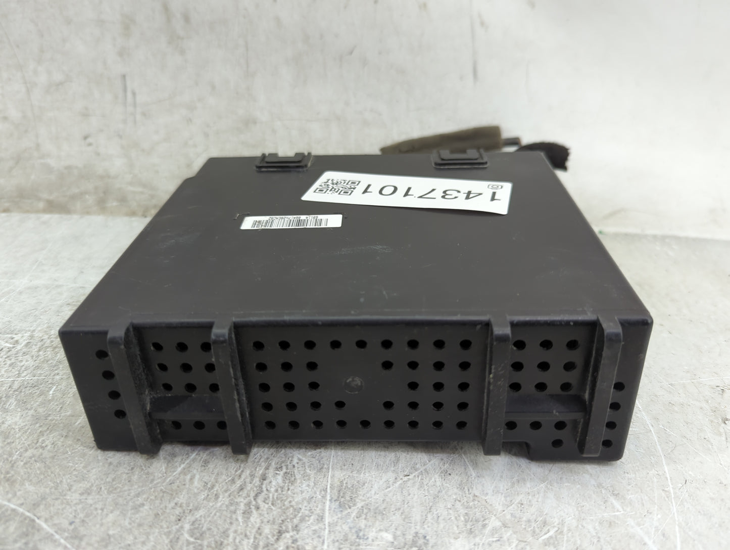 2018 Chevrolet Suburban 1500 Radio AM FM Cd Player Receiver Replacement P/N:84278527 111000-6911A101, FT0040A Fits OEM Used 
