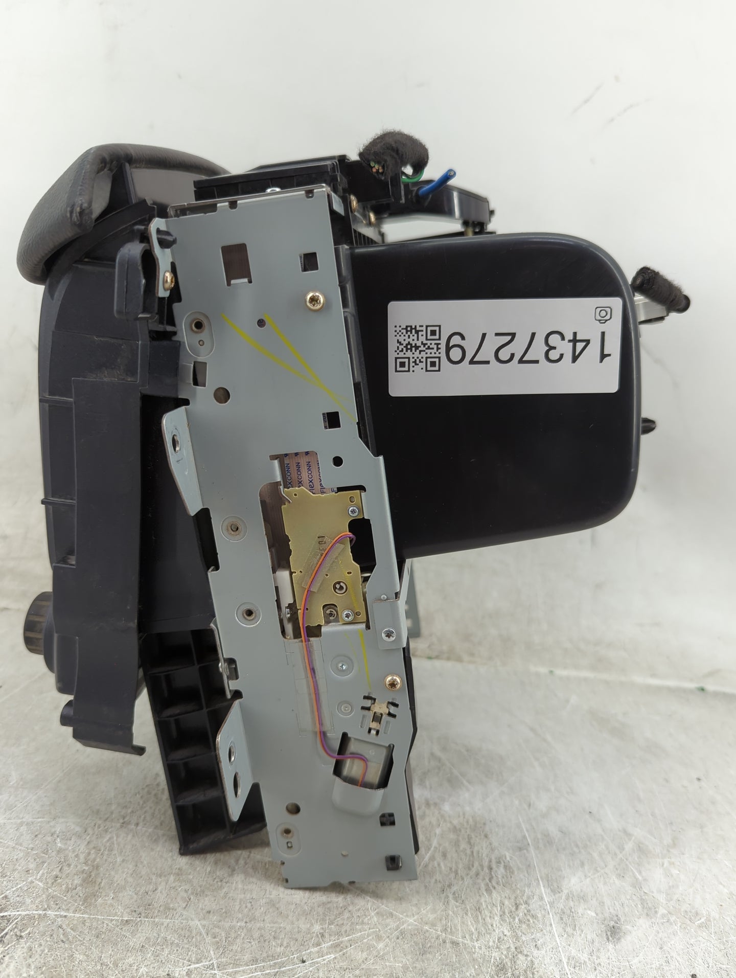 2018 Chevrolet Suburban 1500 Radio AM FM Cd Player Receiver Replacement Fits OEM Used Auto Parts - Oemusedautoparts1.com