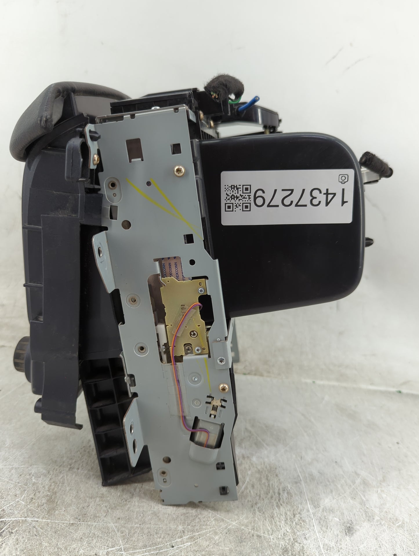 2018 Chevrolet Suburban 1500 Radio AM FM Cd Player Receiver Replacement Fits OEM Used Auto Parts - Oemusedautoparts1.com