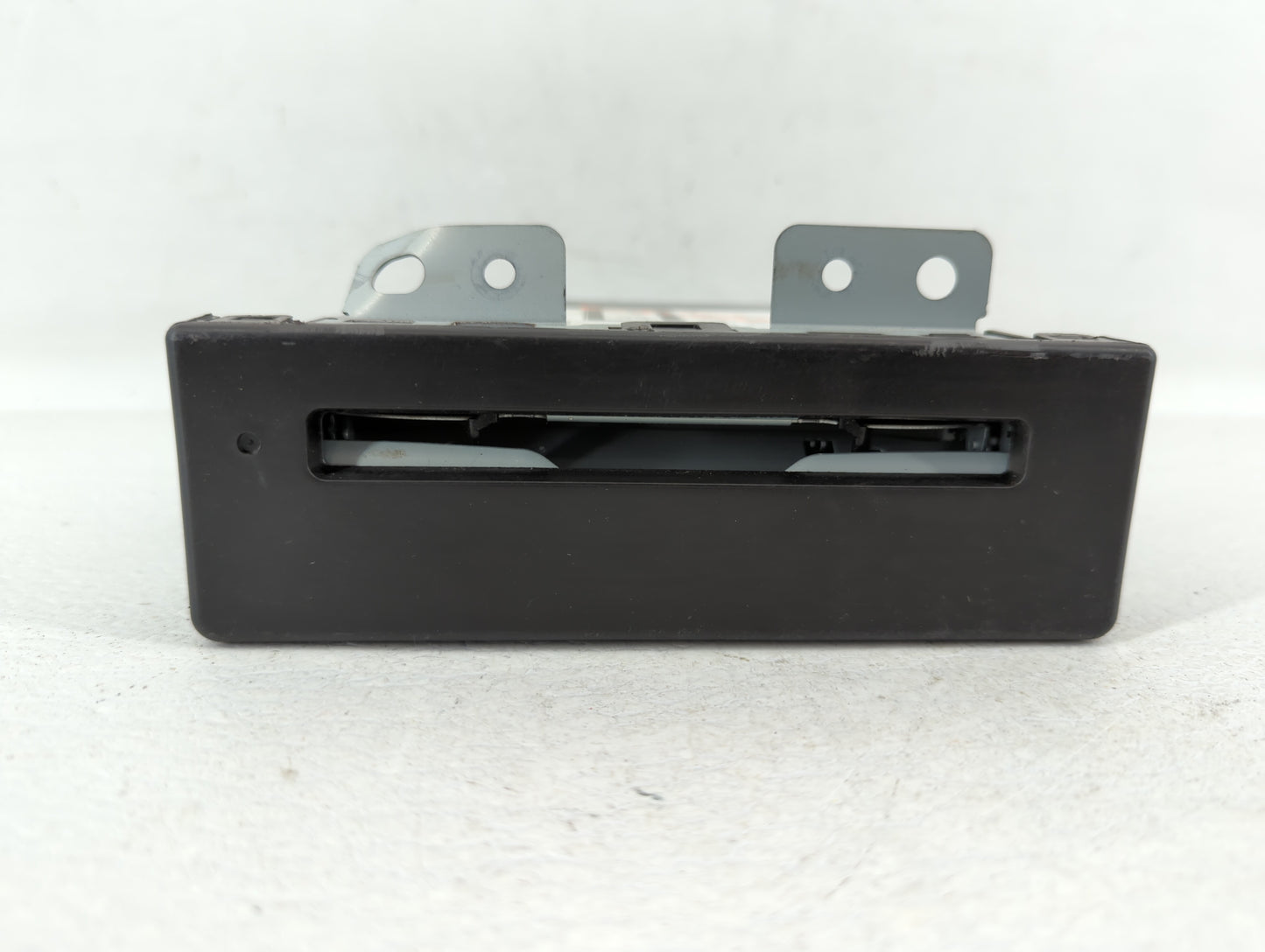 Chevrolet Suburban 1500 Am Fm Cd Player Radio Receiver - Oemusedautoparts1.com