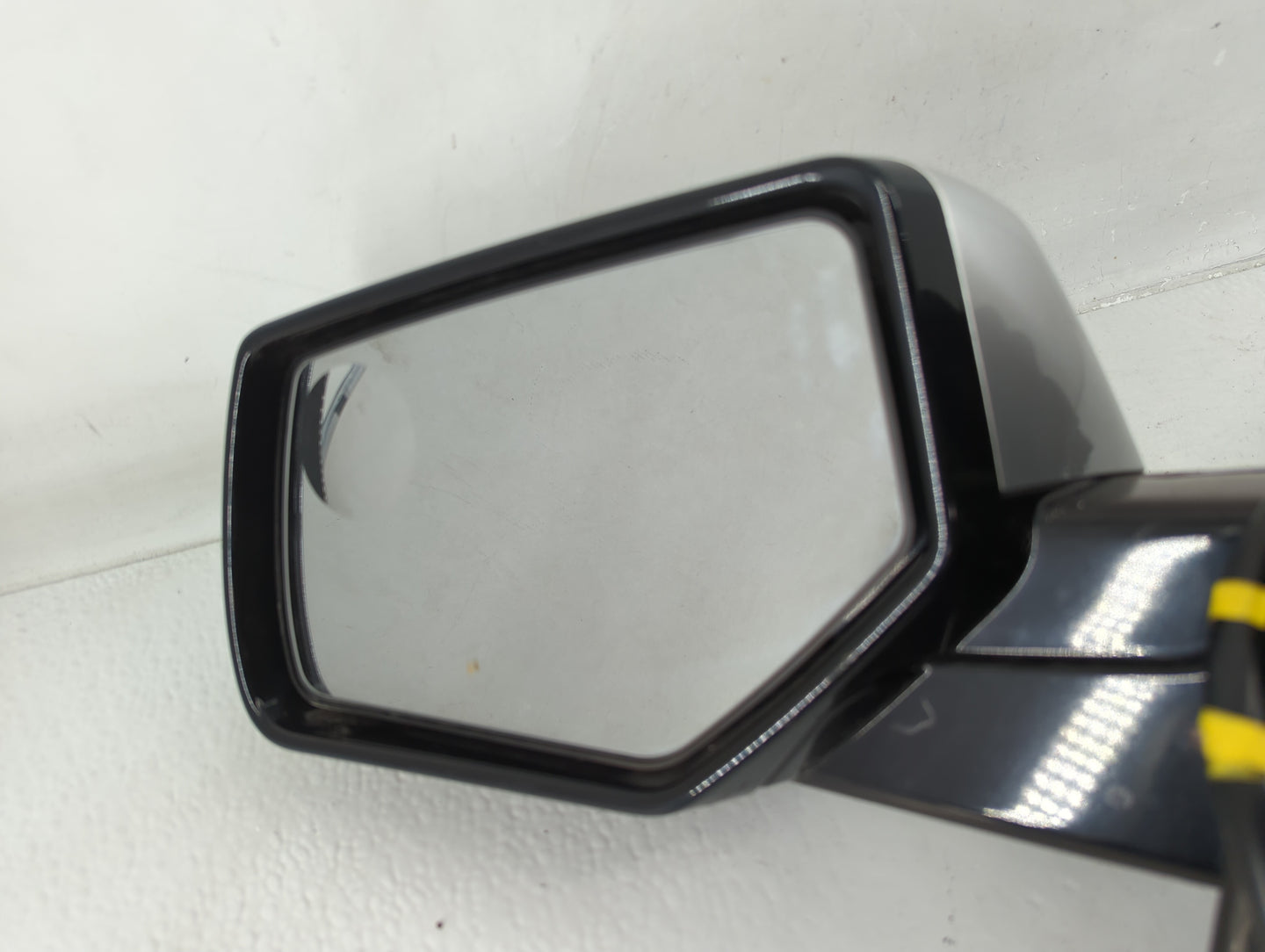 2015-2020 Chevrolet Tahoe Driver Side View Mirror - Left Door Mirror OEM Used - Oemusedautoparts1.com