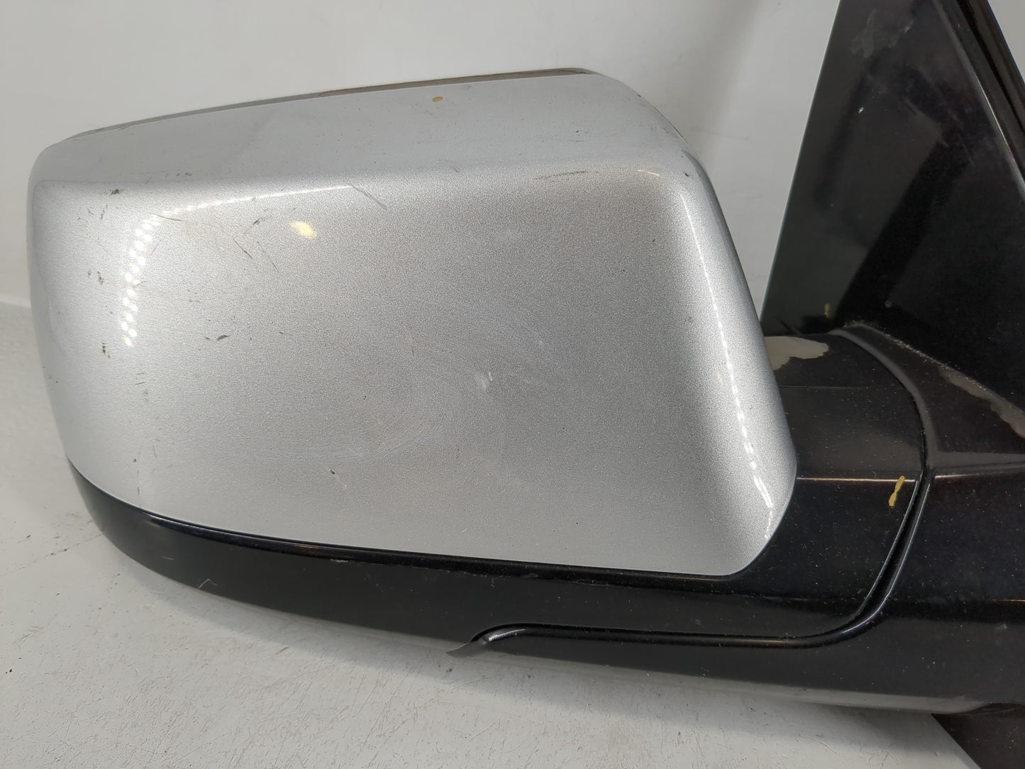 2015-2020 Chevrolet Tahoe Passenger Side View Mirror - Right Door Mirror OEM Used - Oemusedautoparts1.com