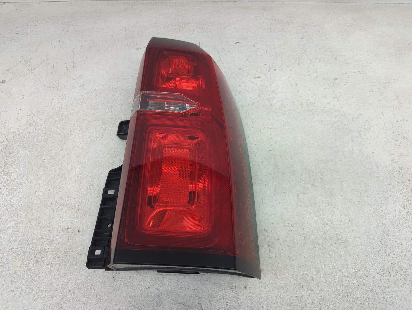 Chevrolet Tahoe Passenger Right Oem Head Light Headlight Lamp - Oemusedautoparts1.com