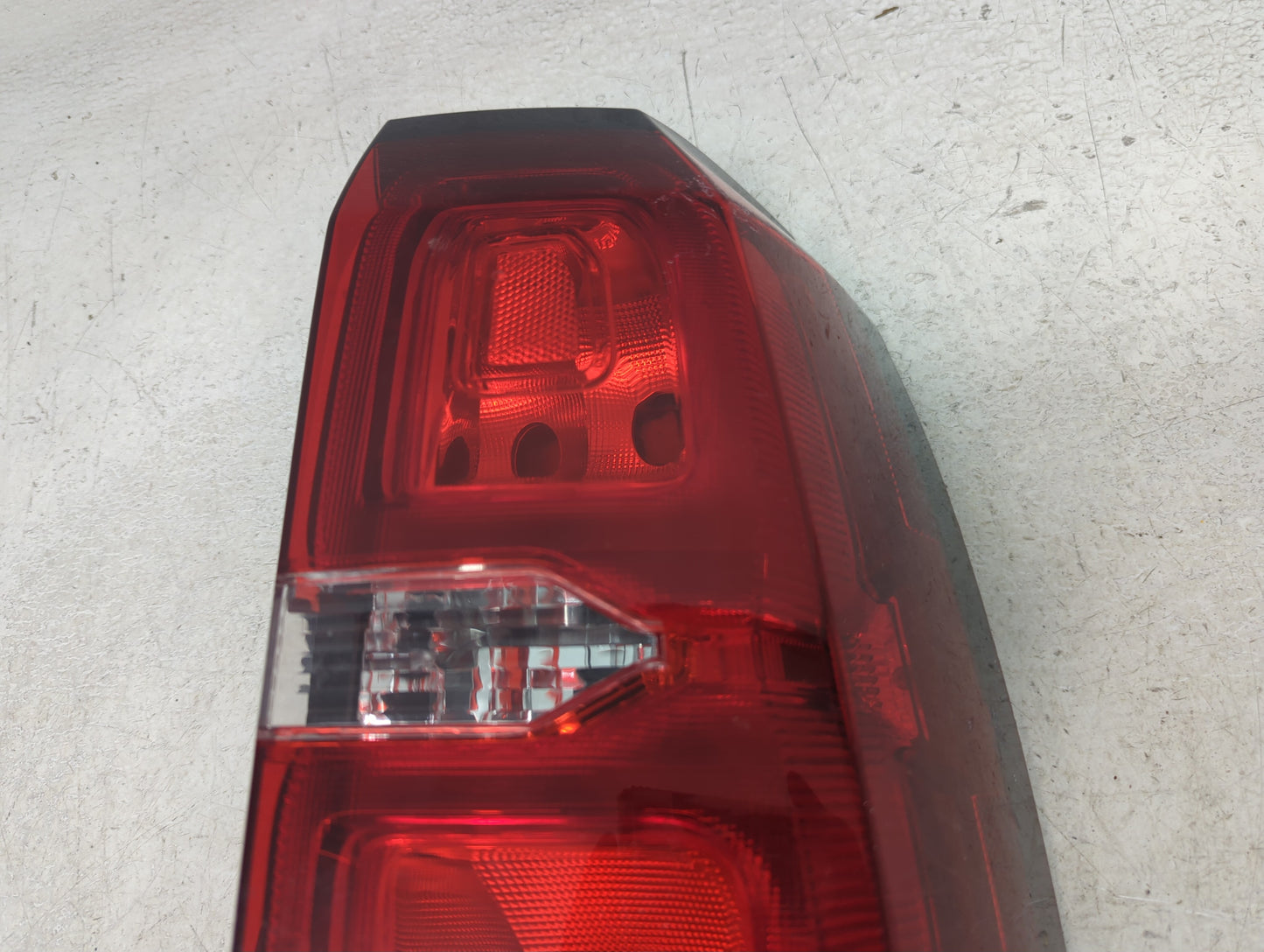Chevrolet Tahoe Passenger Right Oem Head Light Headlight Lamp - Oemusedautoparts1.com