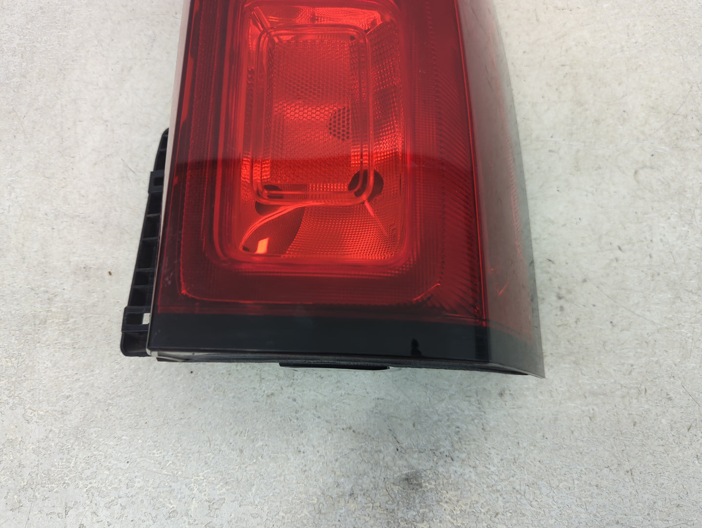 Chevrolet Tahoe Passenger Right Oem Head Light Headlight Lamp - Oemusedautoparts1.com