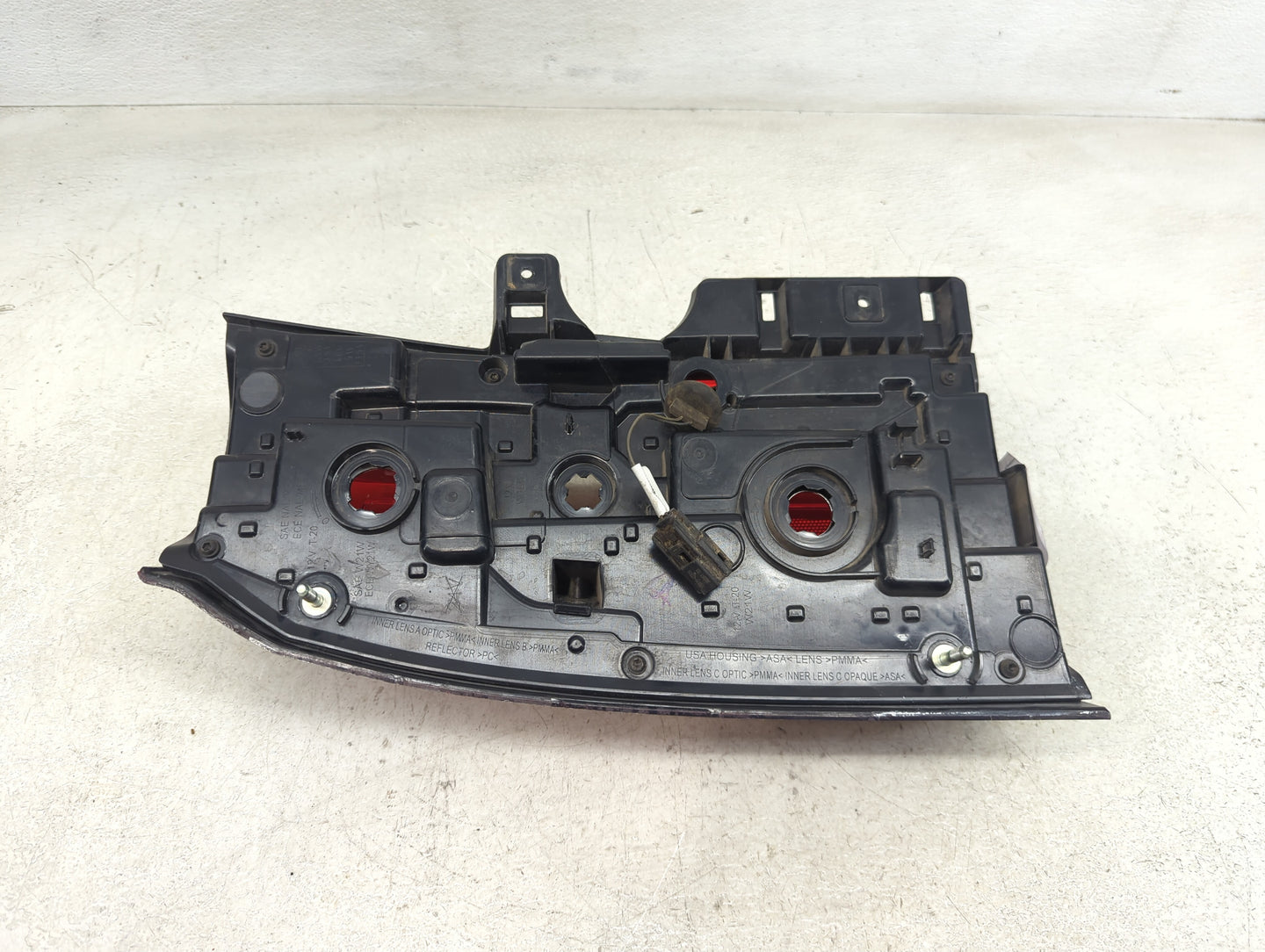 Chevrolet Tahoe Passenger Right Oem Head Light Headlight Lamp - Oemusedautoparts1.com