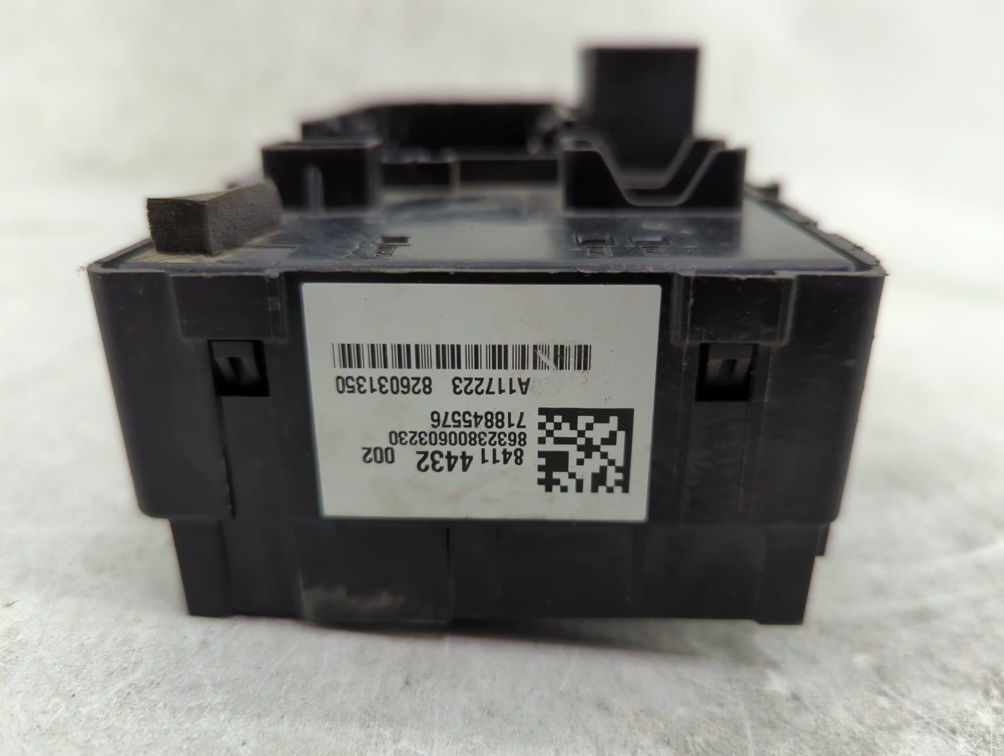 2018-2018 Chevrolet Tahoe Body Control Module Bcm Inner Cabin Fuse Box - Oemusedautoparts1.com