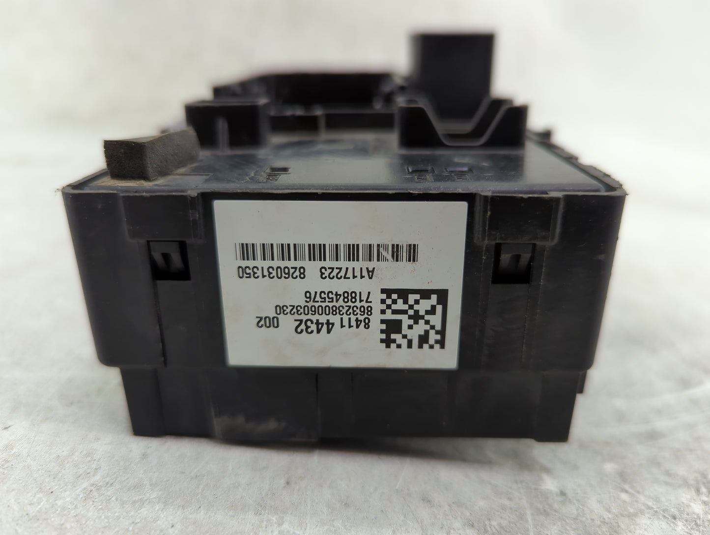 2018-2018 Chevrolet Tahoe Body Control Module Bcm Inner Cabin Fuse Box - Oemusedautoparts1.com