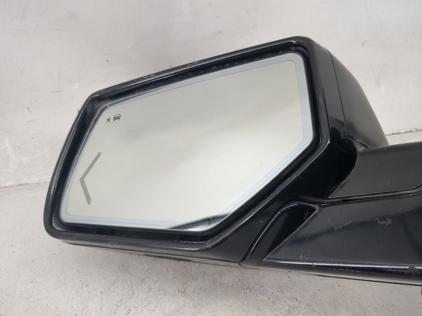 2015-2020 Chevrolet Tahoe Driver Side View Mirror - Left Door Mirror OEM Used - Oemusedautoparts1.com