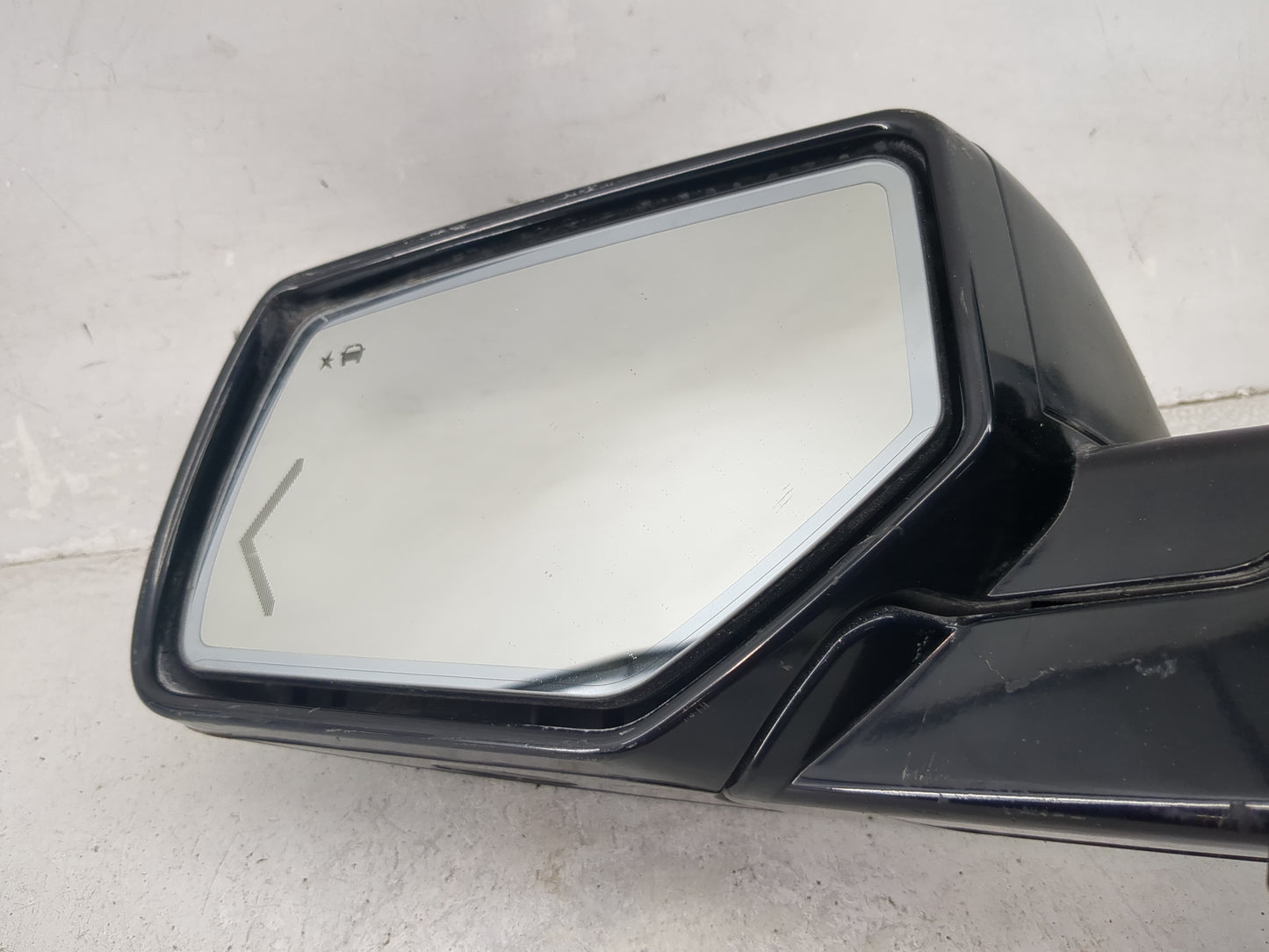 2015-2020 Chevrolet Tahoe Driver Side View Mirror - Left Door Mirror OEM Used - Oemusedautoparts1.com
