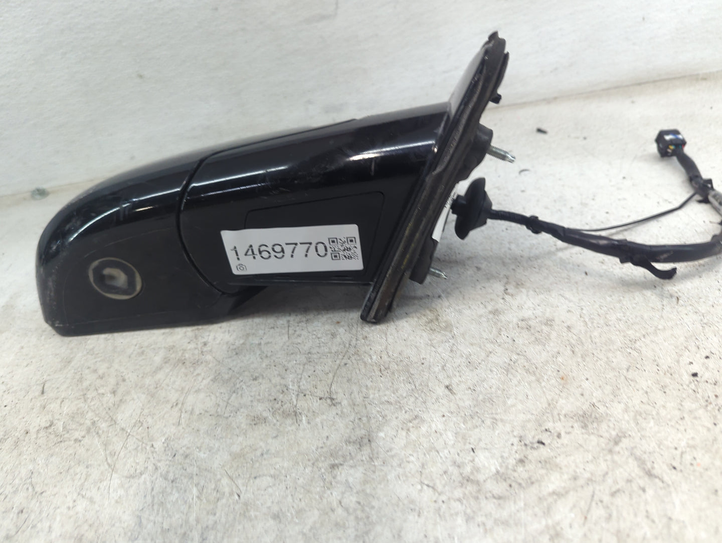 2015-2020 Chevrolet Tahoe Passenger Side View Mirror - Right Door Mirror OEM Used - Oemusedautoparts1.com