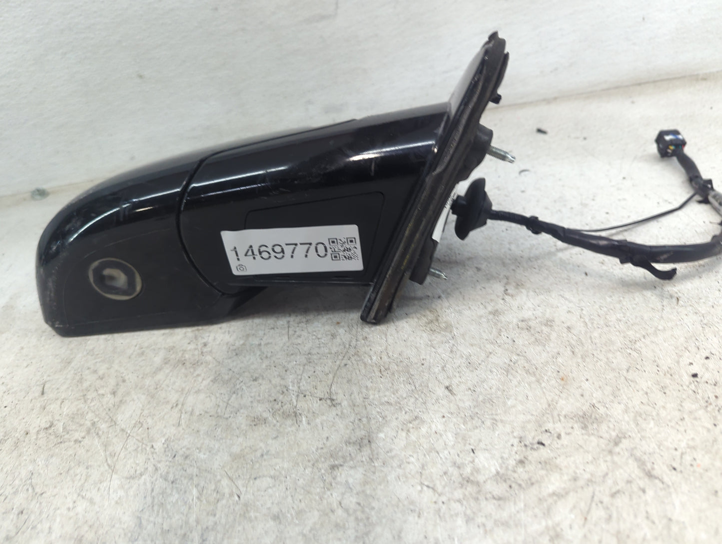 2015-2020 Chevrolet Tahoe Passenger Side View Mirror - Right Door Mirror OEM Used - Oemusedautoparts1.com