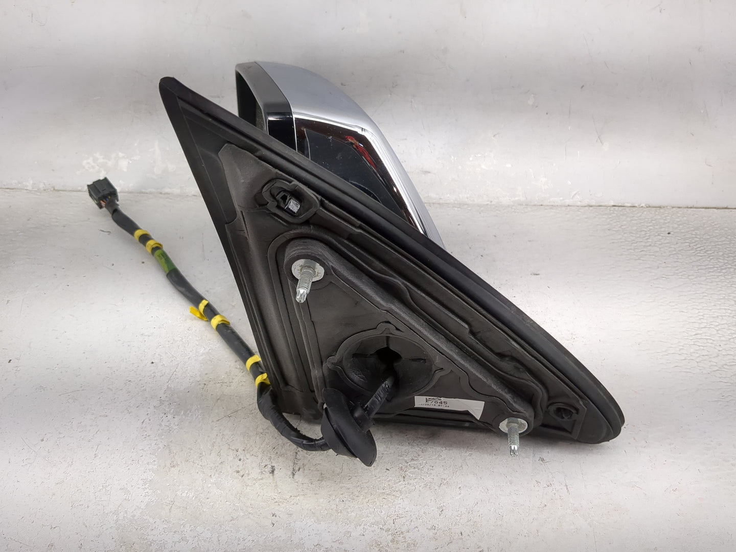 2015-2020 Chevrolet Tahoe Driver Side View Mirror - Left Door Mirror OEM Used - Oemusedautoparts1.com