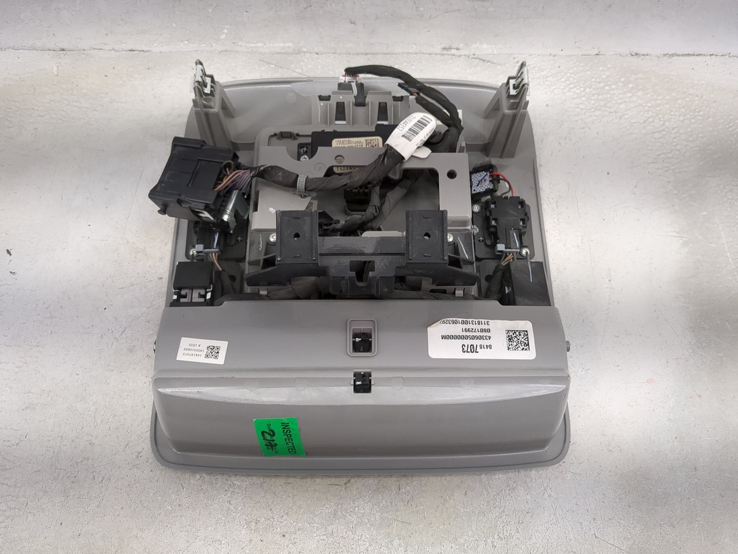 2015-2020 Chevrolet Tahoe Overhead Roof Console Gray - Oemusedautoparts1.com