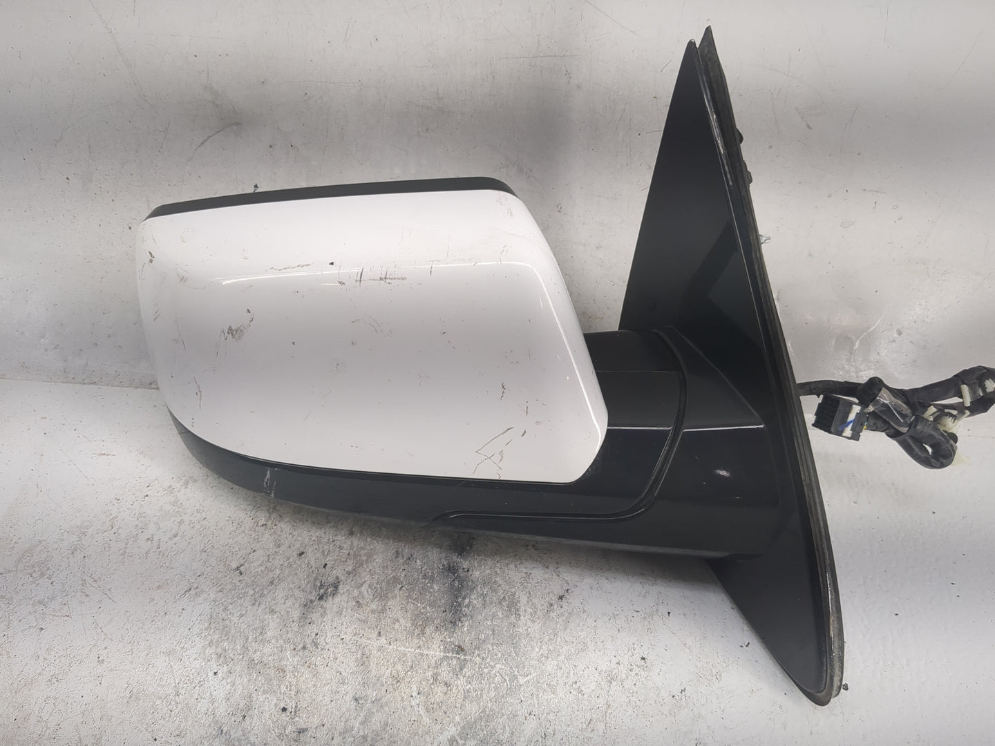 2015-2020 Chevrolet Tahoe Passenger Side View Mirror - Right Door Mirror OEM Used - Oemusedautoparts1.com