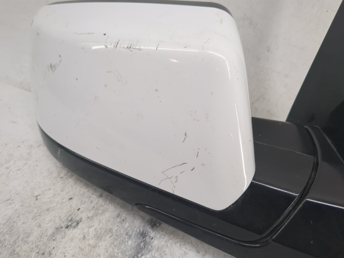 2015-2020 Chevrolet Tahoe Passenger Side View Mirror - Right Door Mirror OEM Used - Oemusedautoparts1.com