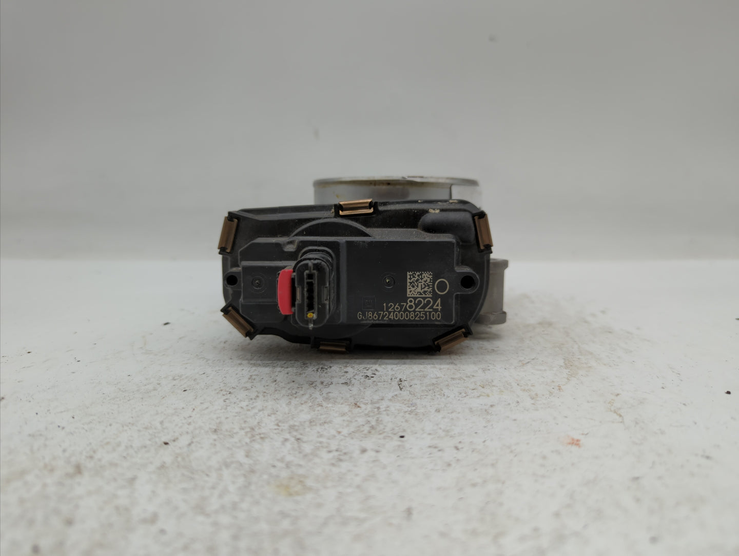 2015-2018 Chevrolet Tahoe Throttle Body P/N:12678224 12617792 Fits Fits 2014 2015 2016 2017 2018 2019 OEM Used Auto Parts - 