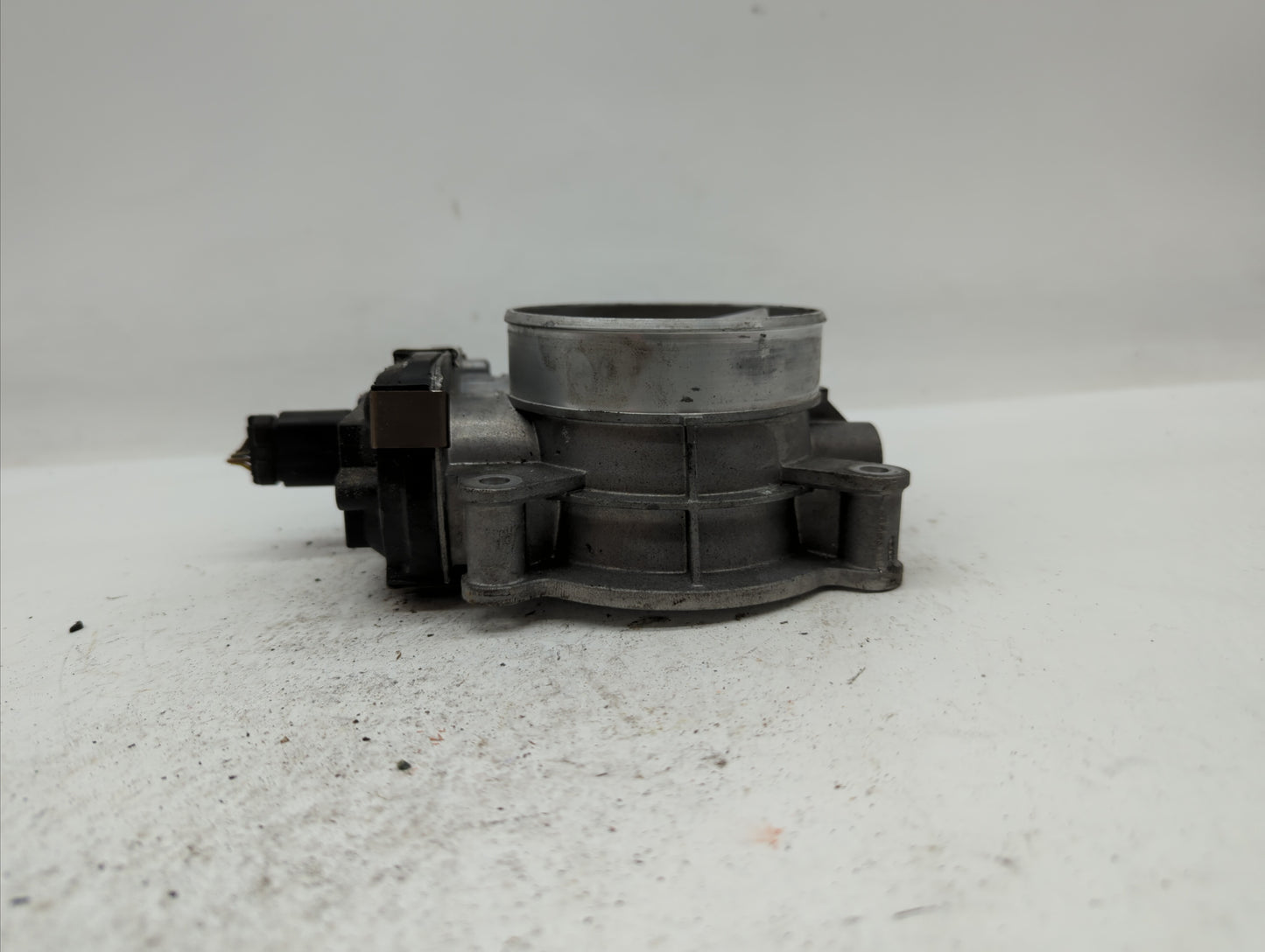 2015-2018 Chevrolet Tahoe Throttle Body P/N:12678224 12617792 Fits Fits 2014 2015 2016 2017 2018 2019 OEM Used Auto Parts - 