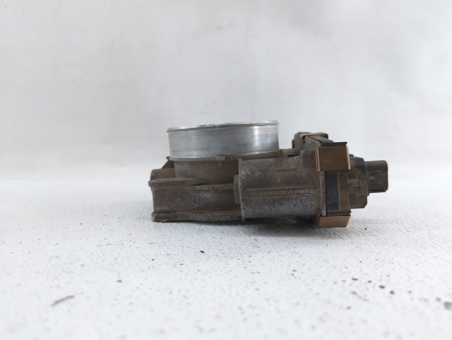 2015-2018 Chevrolet Tahoe Throttle Body P/N:12678224 12617792 Fits Fits 2014 2015 2016 2017 2018 2019 OEM Used Auto Parts - 