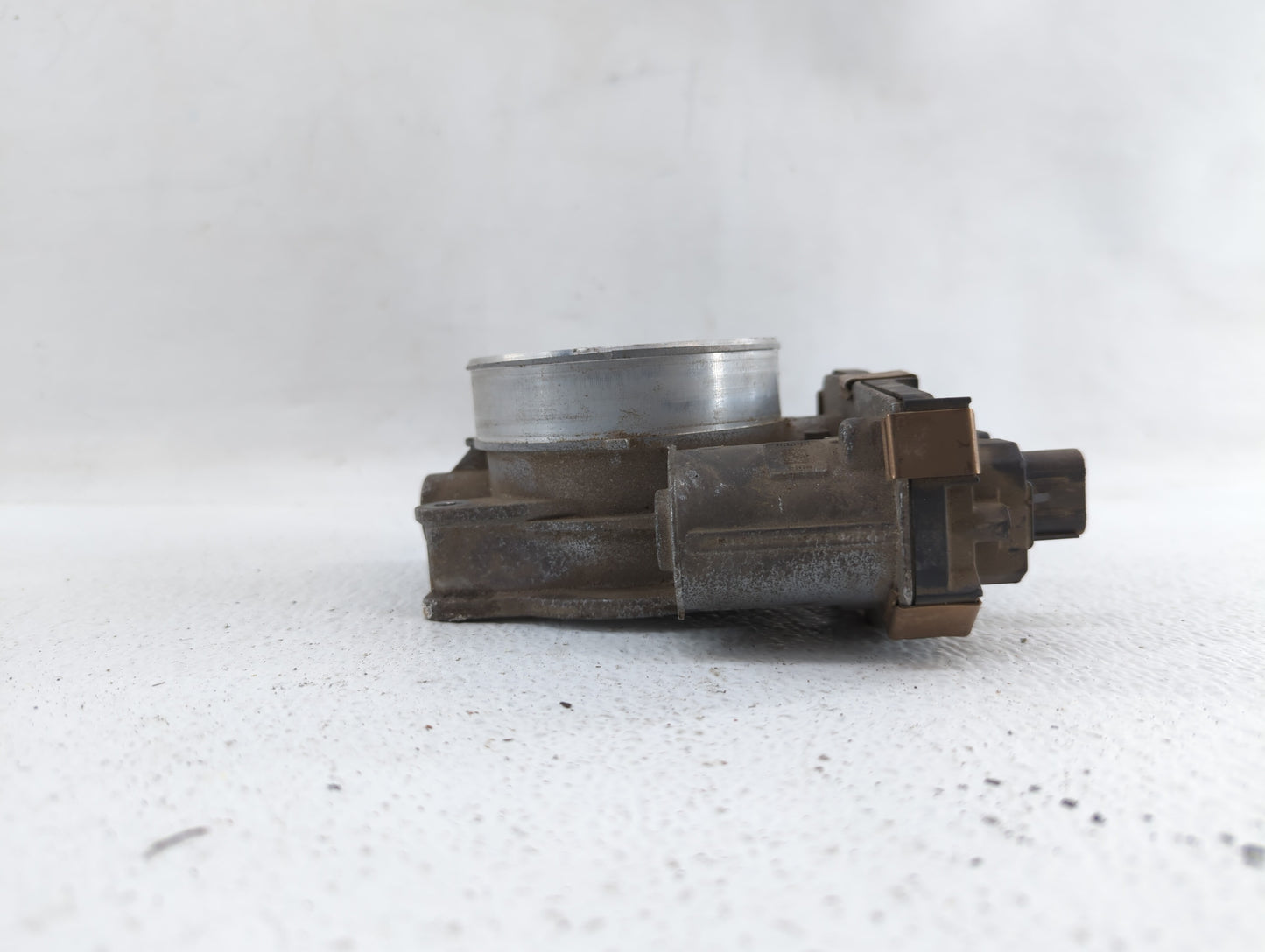 2015-2018 Chevrolet Tahoe Throttle Body P/N:12678224 12617792 Fits Fits 2014 2015 2016 2017 2018 2019 OEM Used Auto Parts - 