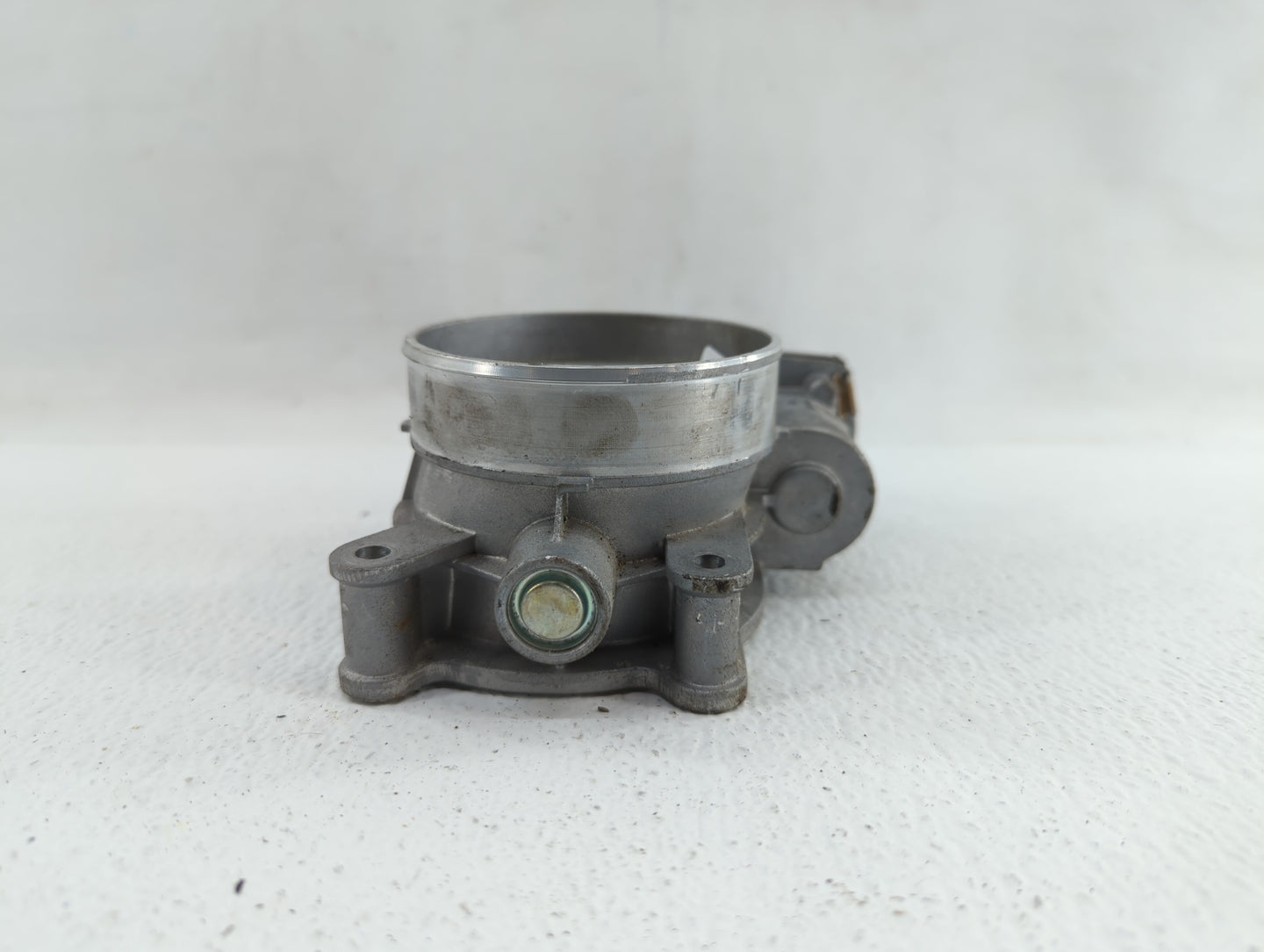 2015-2018 Chevrolet Tahoe Throttle Body P/N:12678224 12617792 Fits Fits 2014 2015 2016 2017 2018 2019 OEM Used Auto Parts - 