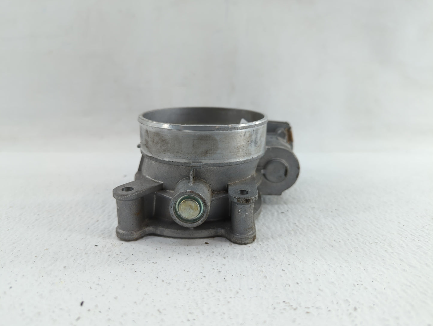 2015-2018 Chevrolet Tahoe Throttle Body P/N:12678224 12617792 Fits Fits 2014 2015 2016 2017 2018 2019 OEM Used Auto Parts - 