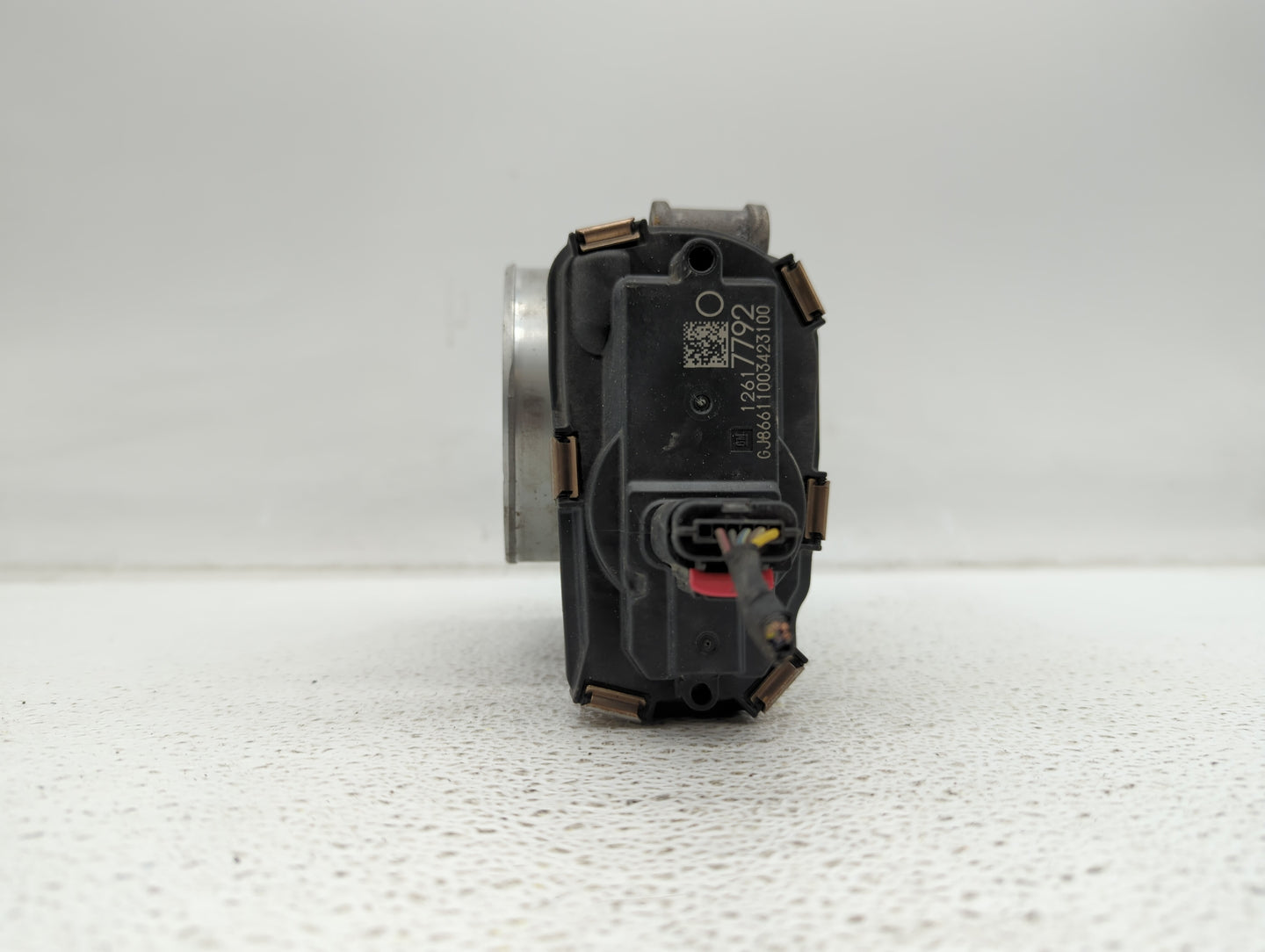 2015-2018 Chevrolet Tahoe Throttle Body P/N:12678224 12617792 Fits Fits 2014 2015 2016 2017 2018 2019 OEM Used Auto Parts - 