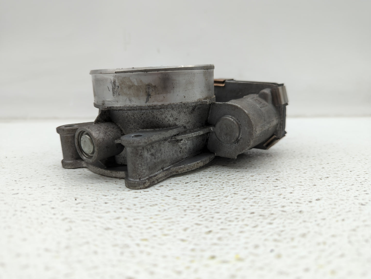 2015-2018 Chevrolet Tahoe Throttle Body P/N:12678224 12617792 Fits Fits 2014 2015 2016 2017 2018 2019 OEM Used Auto Parts - 