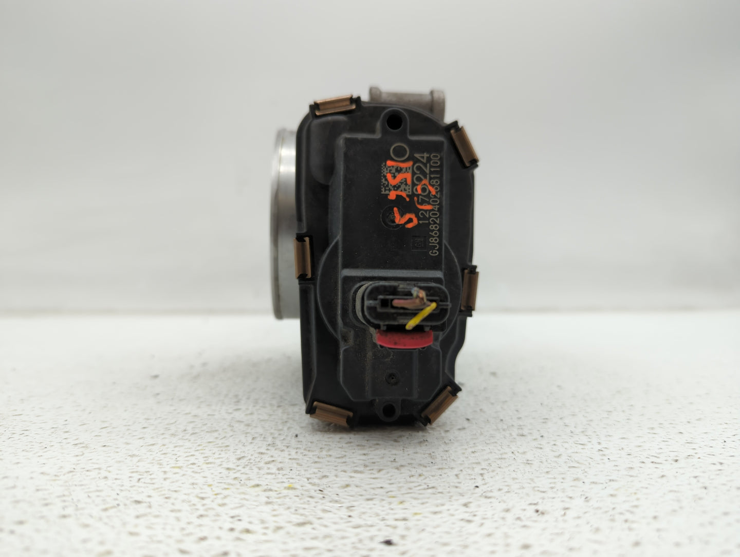 2015-2018 Chevrolet Tahoe Throttle Body P/N:12678224 12617792 Fits Fits 2014 2015 2016 2017 2018 2019 OEM Used Auto Parts - 