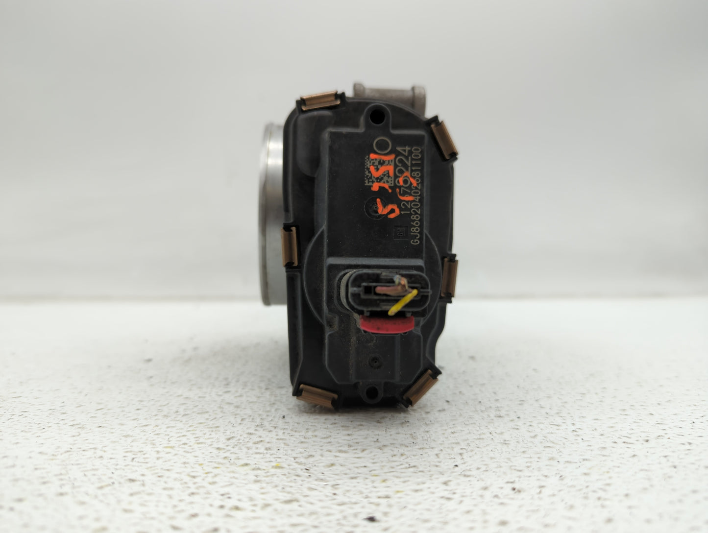 2015-2018 Chevrolet Tahoe Throttle Body P/N:12678224 12617792 Fits Fits 2014 2015 2016 2017 2018 2019 OEM Used Auto Parts - 