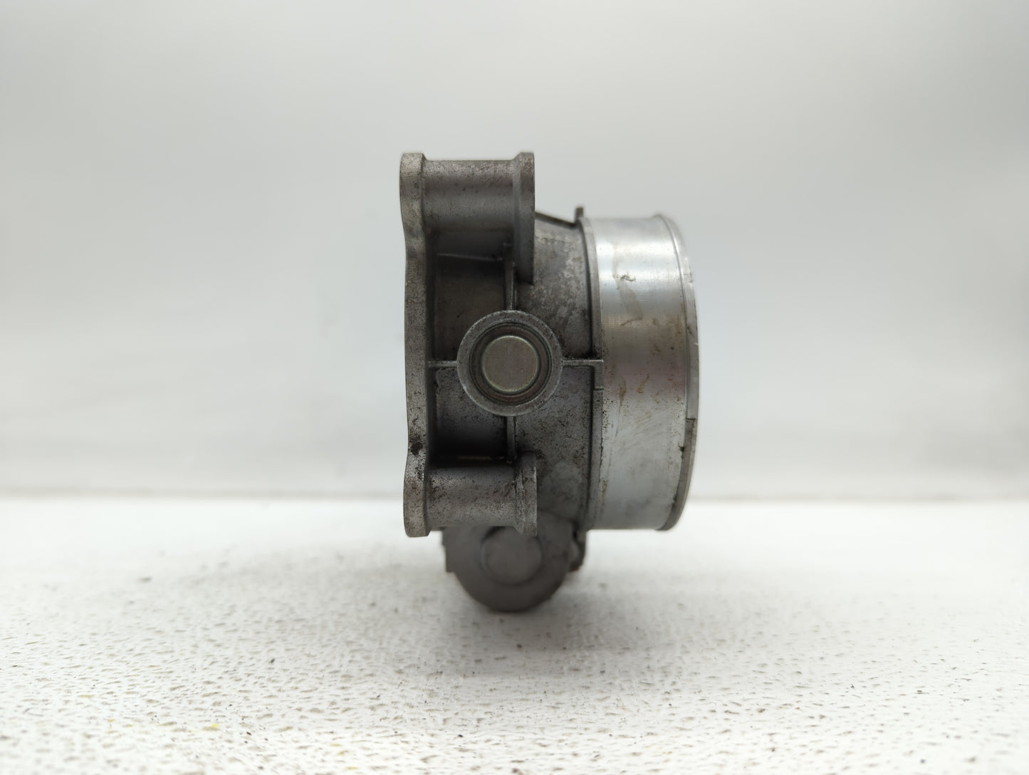 2015-2018 Chevrolet Tahoe Throttle Body P/N:12678224 12617792 Fits Fits 2014 2015 2016 2017 2018 2019 OEM Used Auto Parts - 