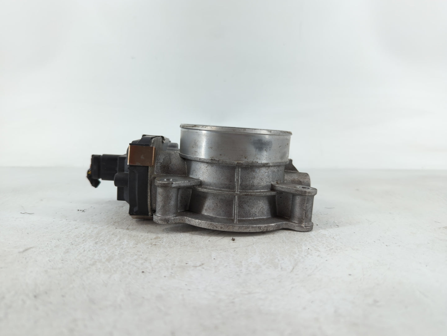 2015-2022 Chevrolet Tahoe Throttle Body P/N:12678224 Fits Fits 2014 2015 2016 2017 2018 2019 2020 2021 2022 OEM Used Auto Pa