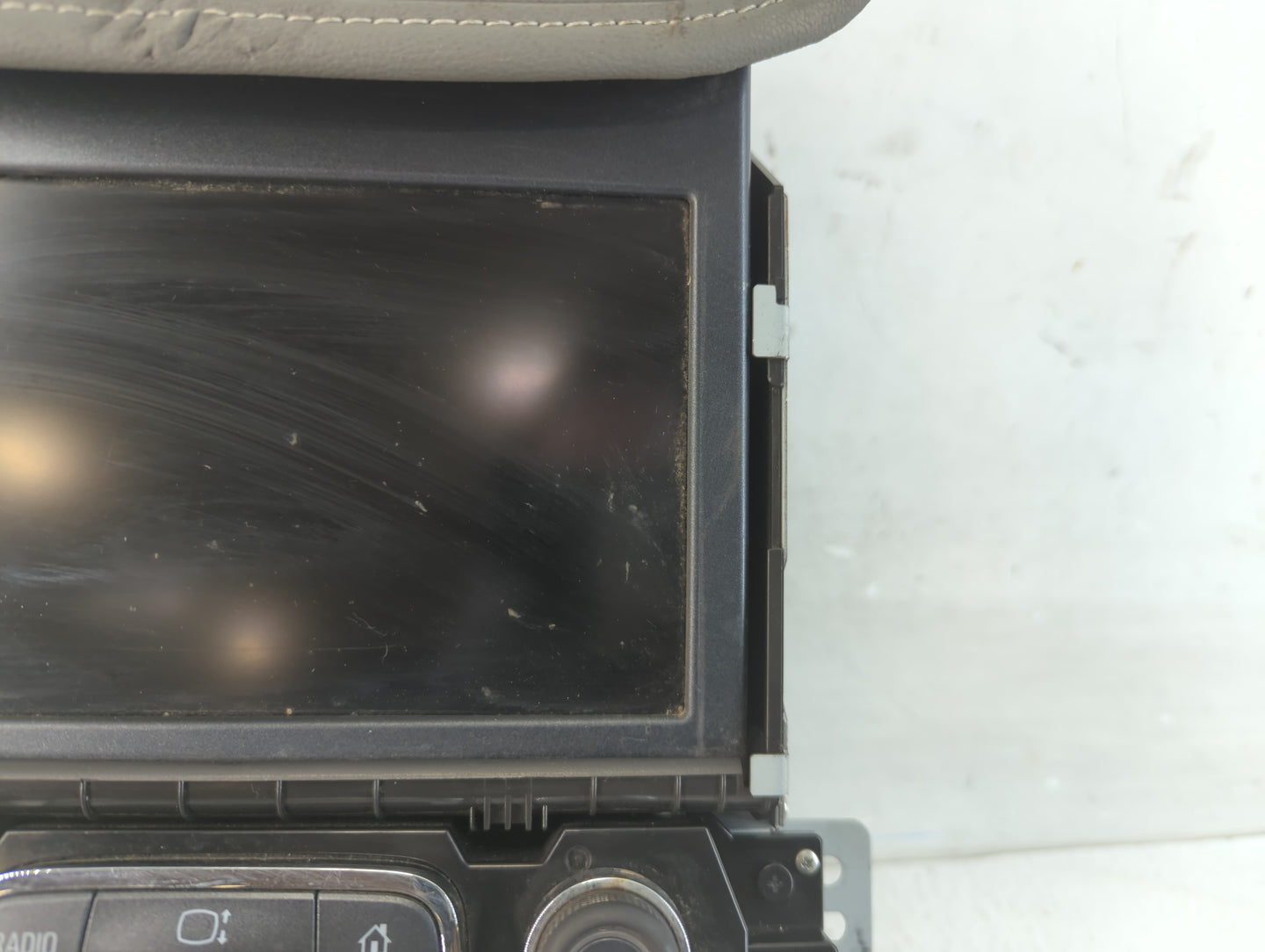 2017-2020 Chevrolet Tahoe Radio AM FM Cd Player Receiver Replacement P/N:84355887 Fits Fits 2017 2018 2019 2020 OEM Used Aut