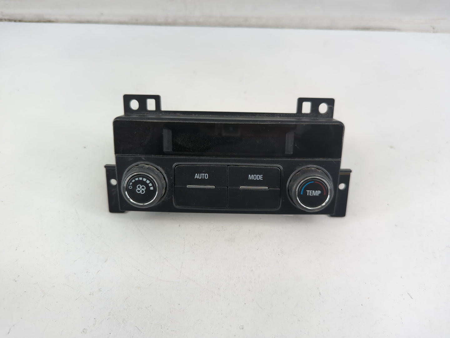 2018 Chevrolet Traverse Climate Control Module Temperature AC/Heater Replacement P/N:23507152 Fits OEM Used Auto Parts - Oem