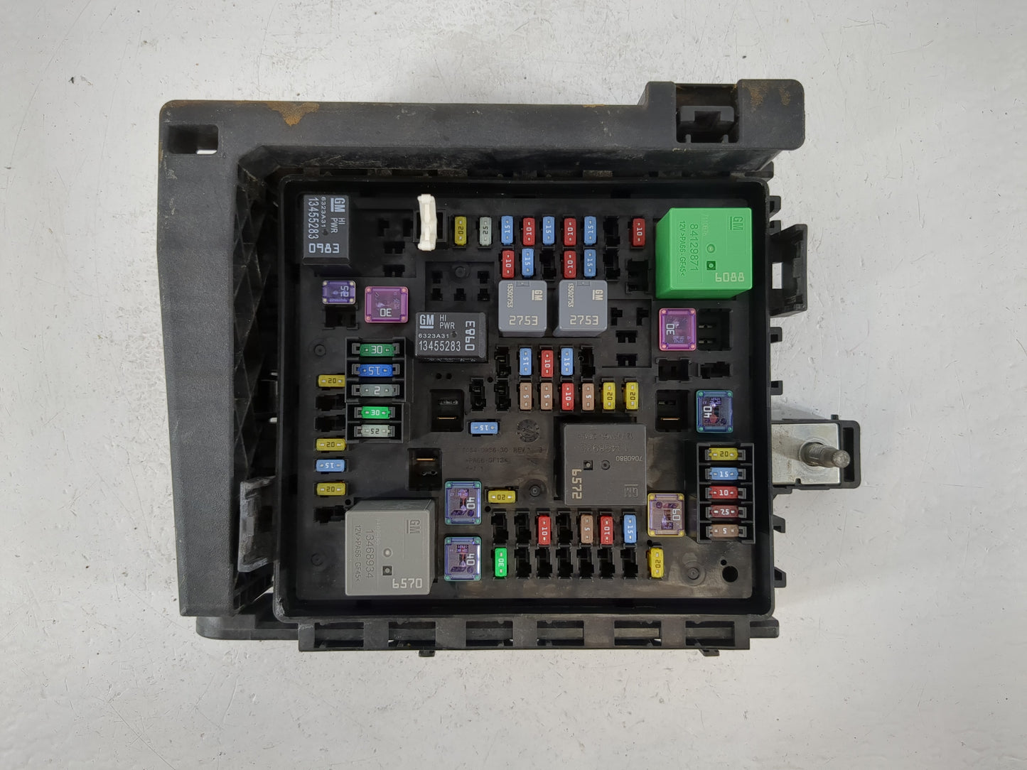 2018-2019 Chevrolet Traverse Fusebox Fuse Box Panel Relay Module P/N:84292758 Fits Fits 2018 2019 OEM Used Auto Parts - Oemu