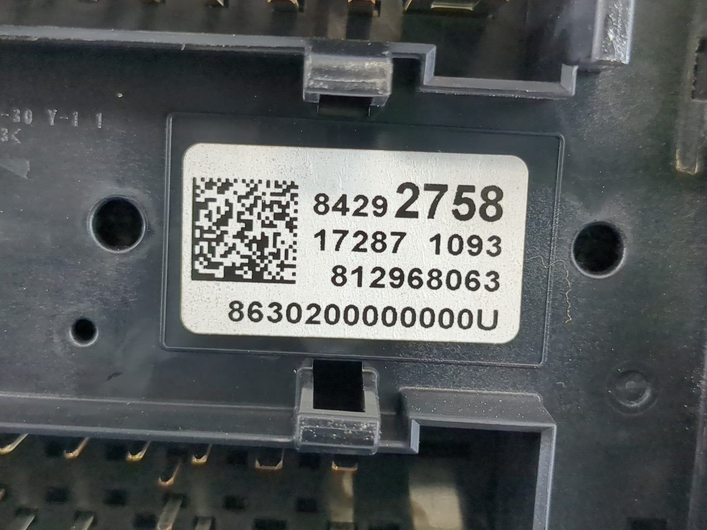 2018-2019 Chevrolet Traverse Fusebox Fuse Box Panel Relay Module P/N:84292758 Fits Fits 2018 2019 OEM Used Auto Parts - Oemu