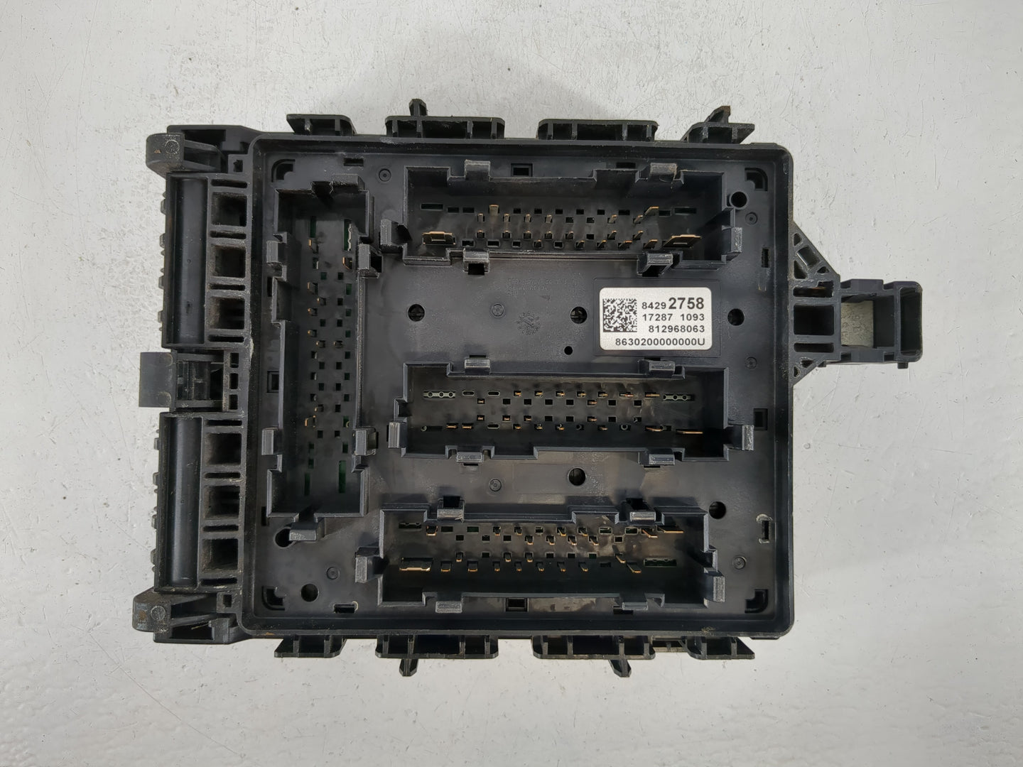 2018-2019 Chevrolet Traverse Fusebox Fuse Box Panel Relay Module P/N:84292758 Fits Fits 2018 2019 OEM Used Auto Parts - Oemu