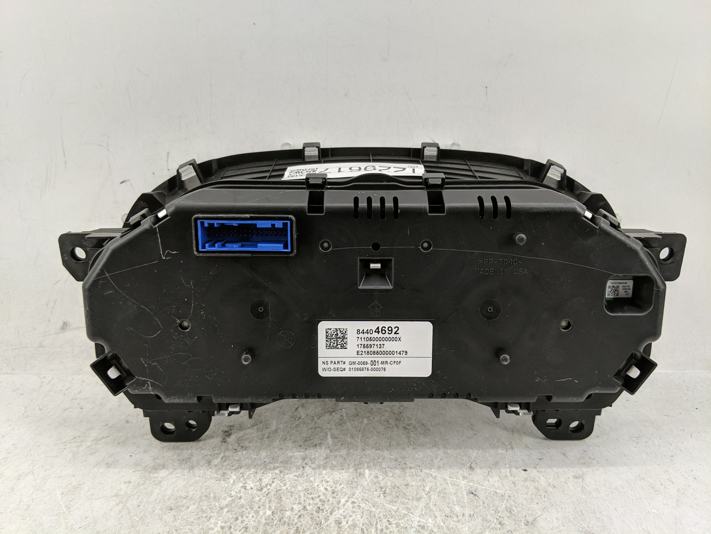 2018 Chevrolet Traverse Instrument Cluster Speedometer Gauges P/N:84404692 Fits OEM Used Auto Parts - Oemusedautoparts1.com