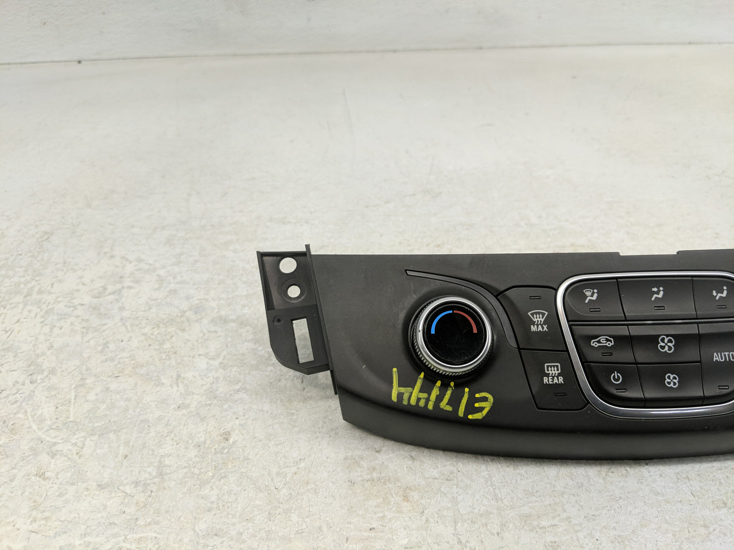 2018 Chevrolet Traverse Climate Control Module Temperature AC/Heater Replacement P/N:000235226 84216552 Fits OEM Used Auto P