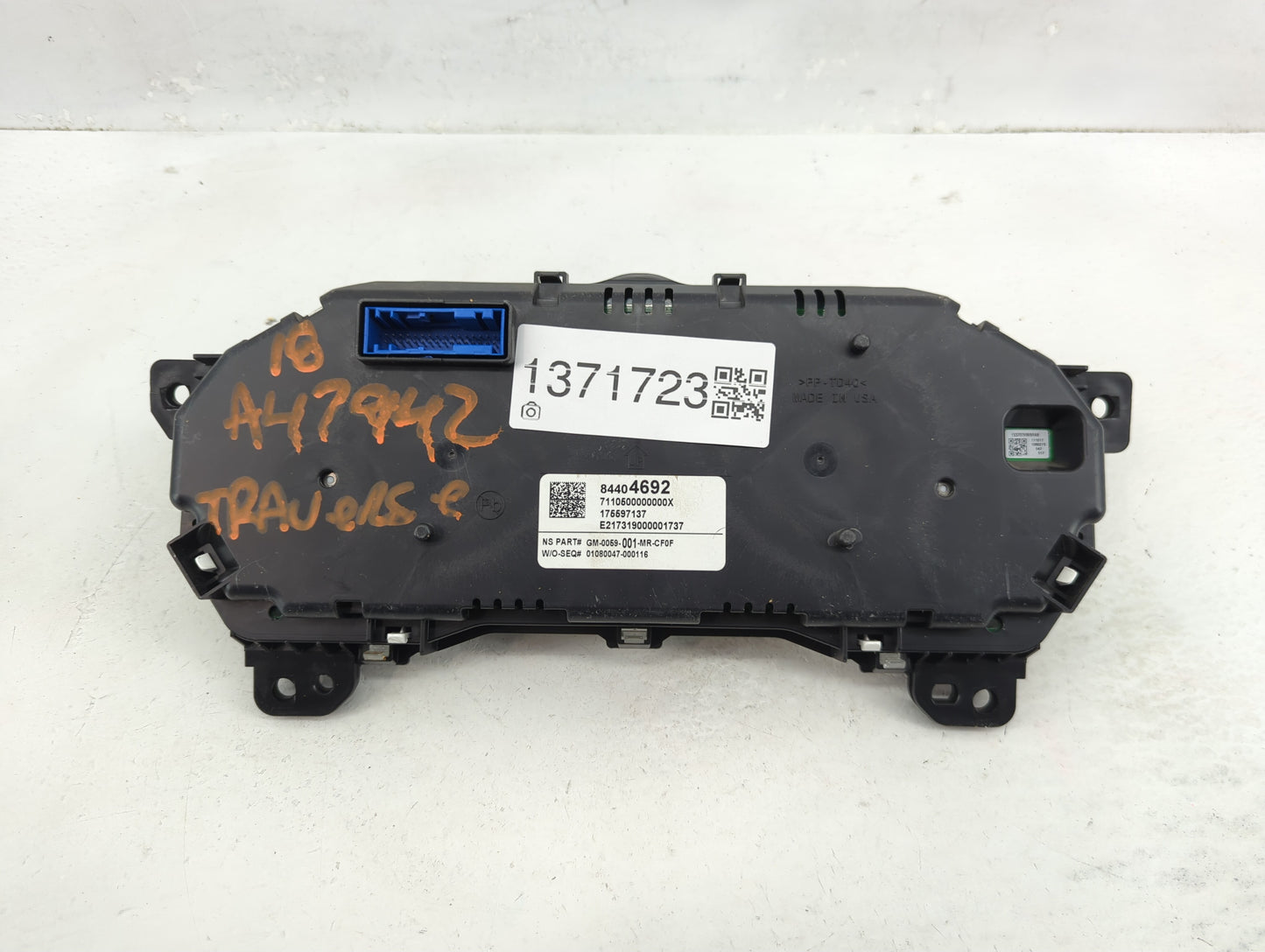 2018 Chevrolet Traverse Instrument Cluster Speedometer Gauges P/N:84404692 Fits OEM Used Auto Parts - Oemusedautoparts1.com