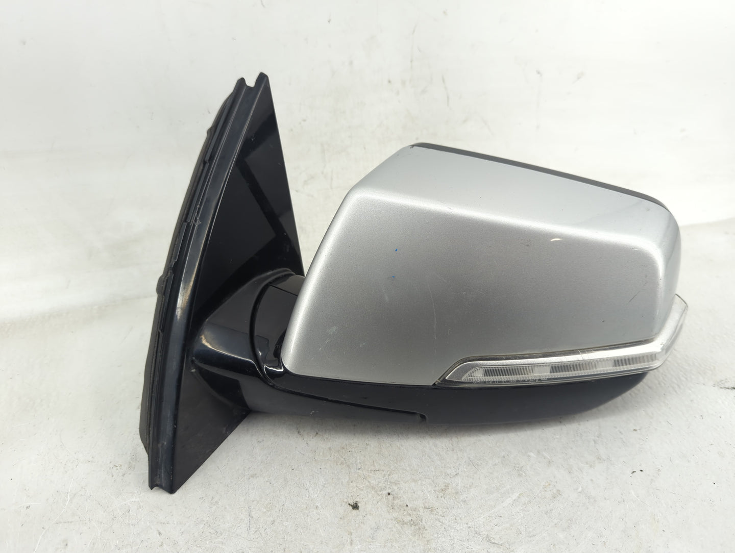 2018-2022 Chevrolet Traverse Driver Side View Mirror - Left Door Mirror OEM Used - Oemusedautoparts1.com