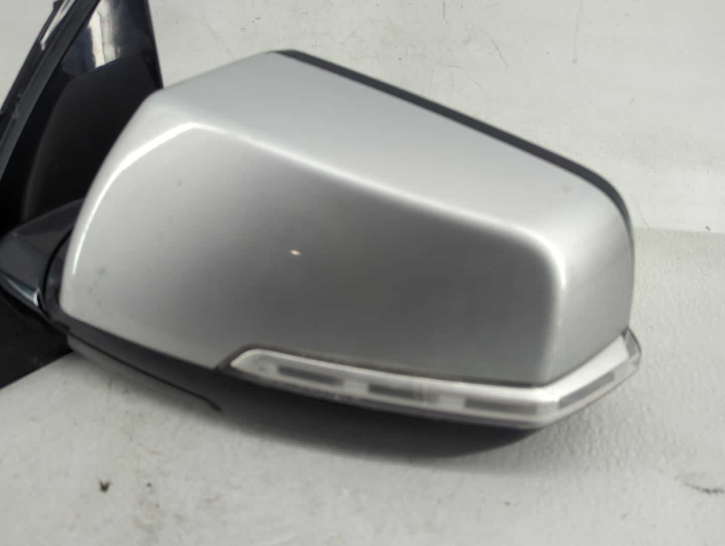 2018-2022 Chevrolet Traverse Driver Side View Mirror - Left Door Mirror OEM Used - Oemusedautoparts1.com