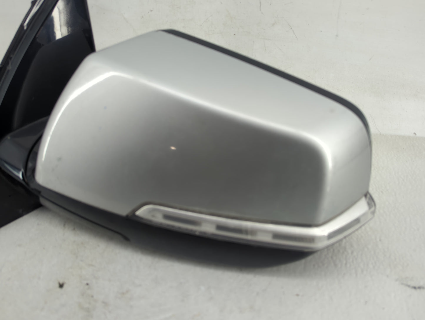 2018-2022 Chevrolet Traverse Driver Side View Mirror - Left Door Mirror OEM Used - Oemusedautoparts1.com