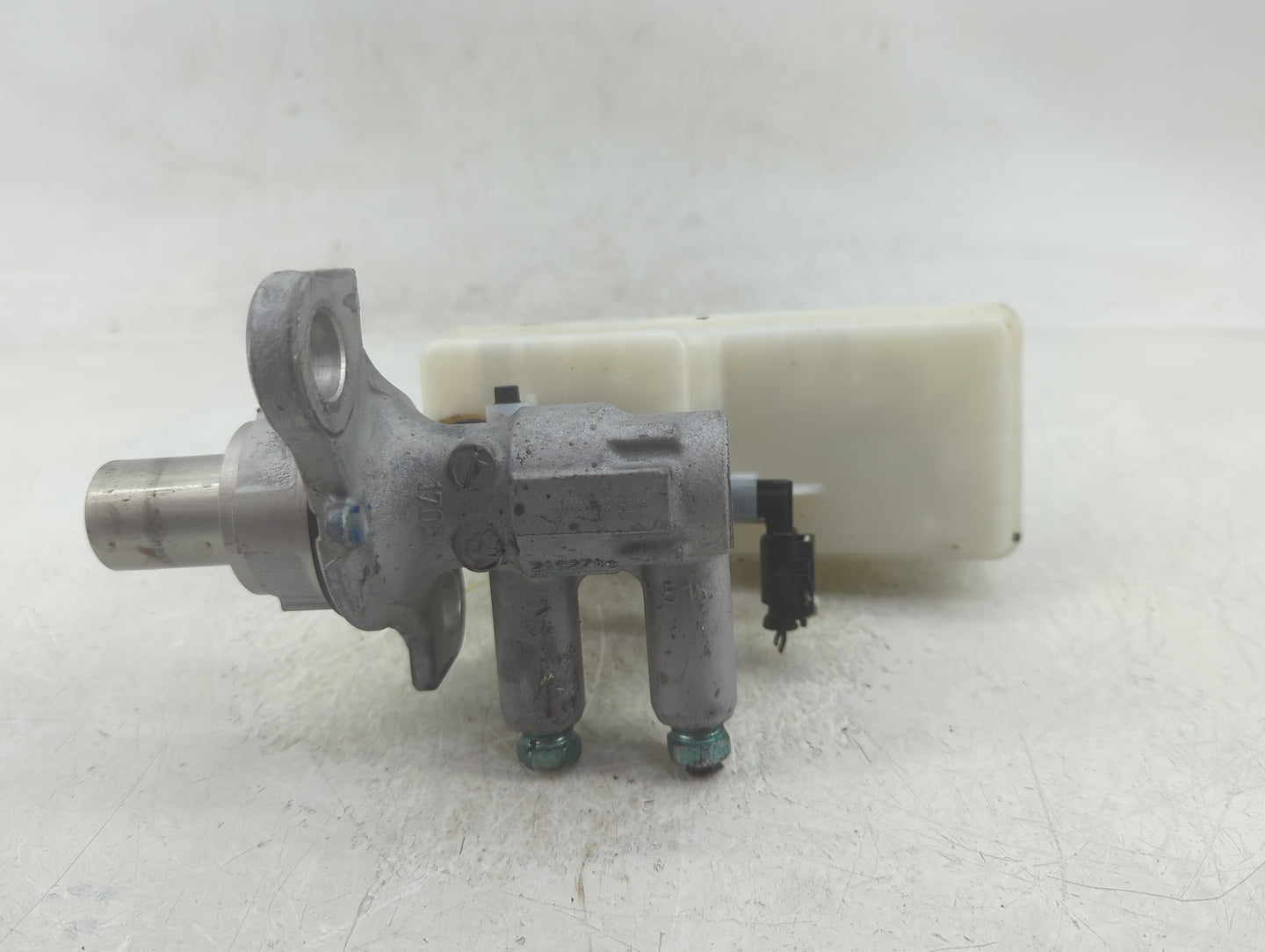 2018-2022 Chevrolet Traverse Brake Master Cylinder - Oemusedautoparts1.com