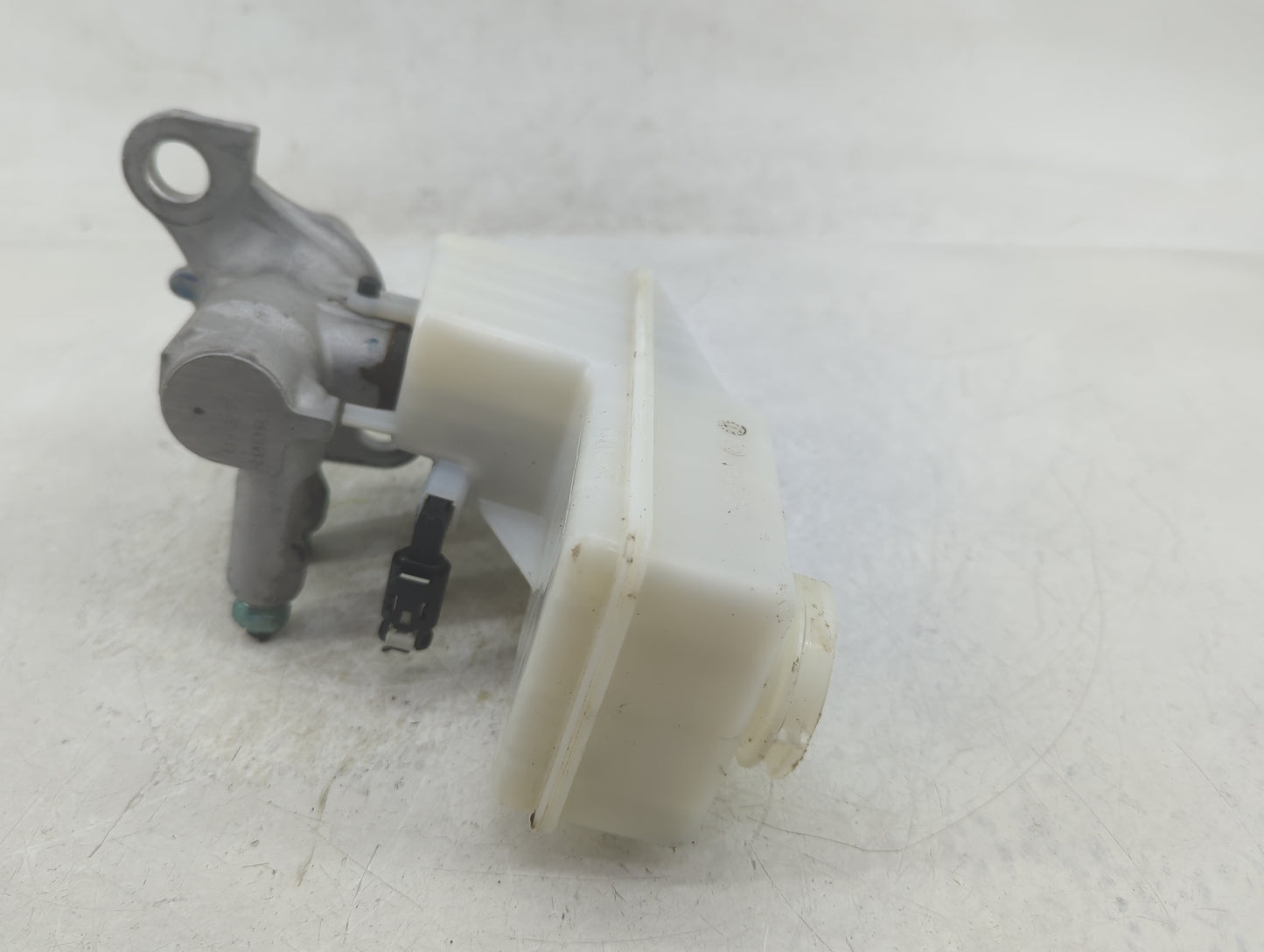 2018-2022 Chevrolet Traverse Brake Master Cylinder - Oemusedautoparts1.com